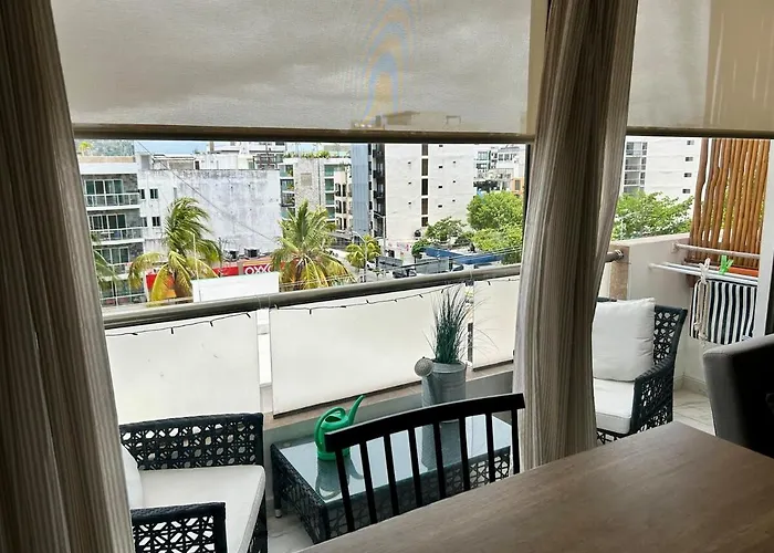 Rooftop Pool & Ocean Views Near 5th Ave Apartment *