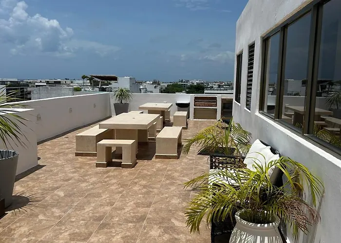 Apartment Rooftop Pool & Ocean Views Near 5th Ave