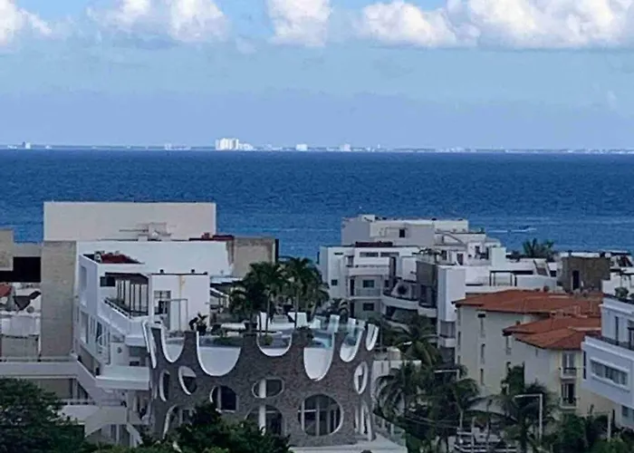 Rooftop Pool & Ocean Views Near 5th Ave *